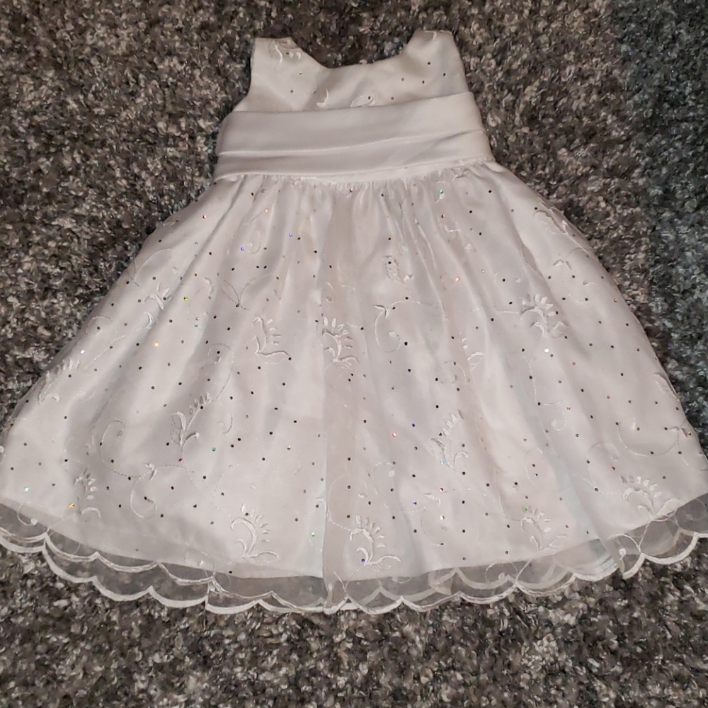 White 👗